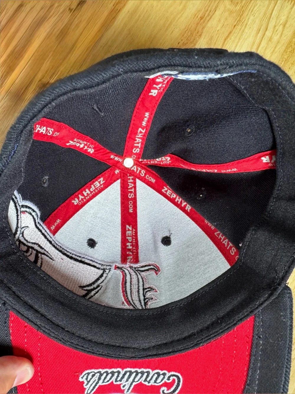 Zephyr Louisville Cardinals NCAA Stretch Fit Hat Size S Black Red Embroidered